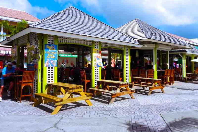 Bar Port Zante St. Kitts Cruise Port Photo of Bar in Port Zante, St. Kitts.