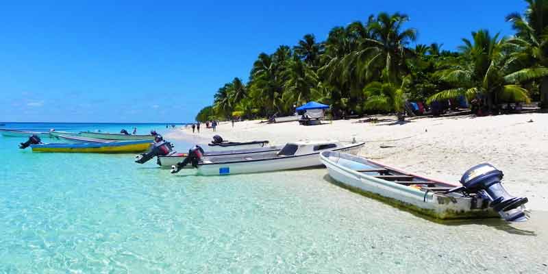 Beach in Dravuni, Fiji