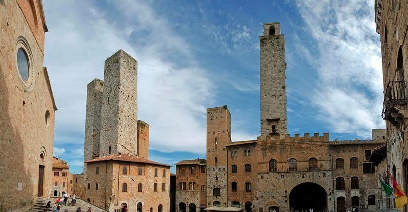Photo of Piazza del Duomo in San Gimignano