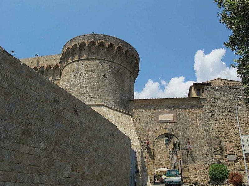 Photo of Fortezza Medicea in Volterra by Geobia, Creative Commons
